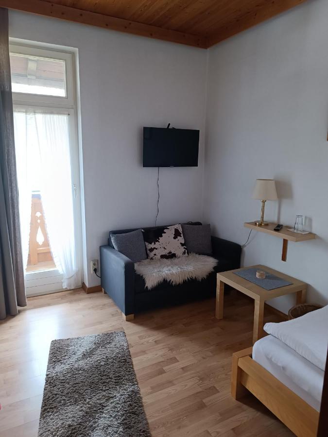 Einzelzimmer mit Balkon